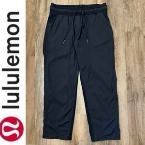 Lululemon Women's Dance Studio Mid-Rise Crop‎ 25" Black Pants Size 8